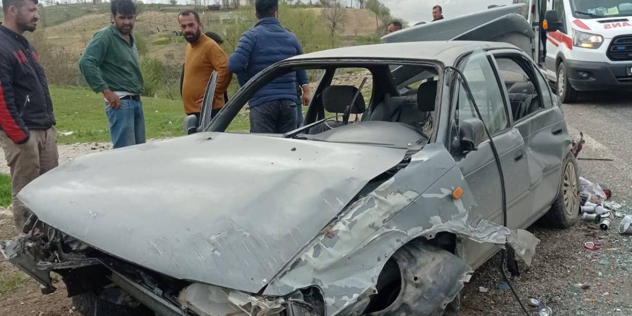 Otomobil Şarampole Devrildi: 4 Yaralı