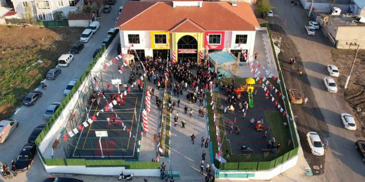 Kadın Ve Gençlik Merkezi Açıldı