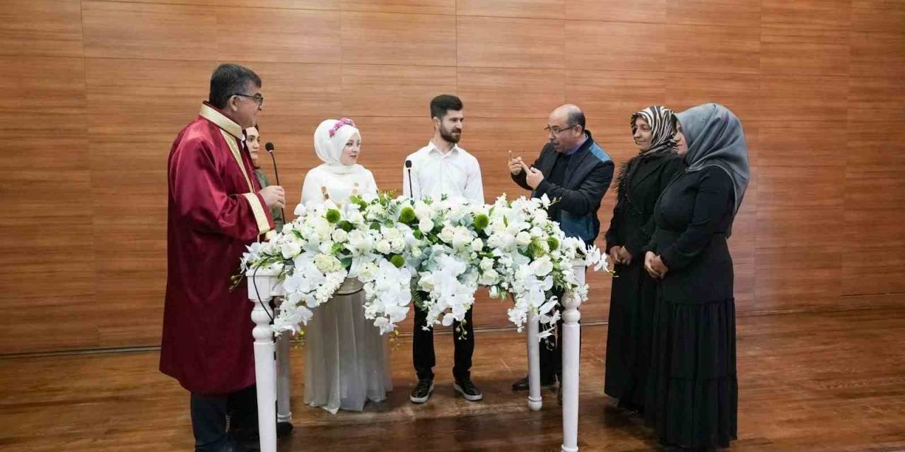İşitme Engelli Çift, Fadıloğlu’nun Kıydığı Nikahla Evlendi