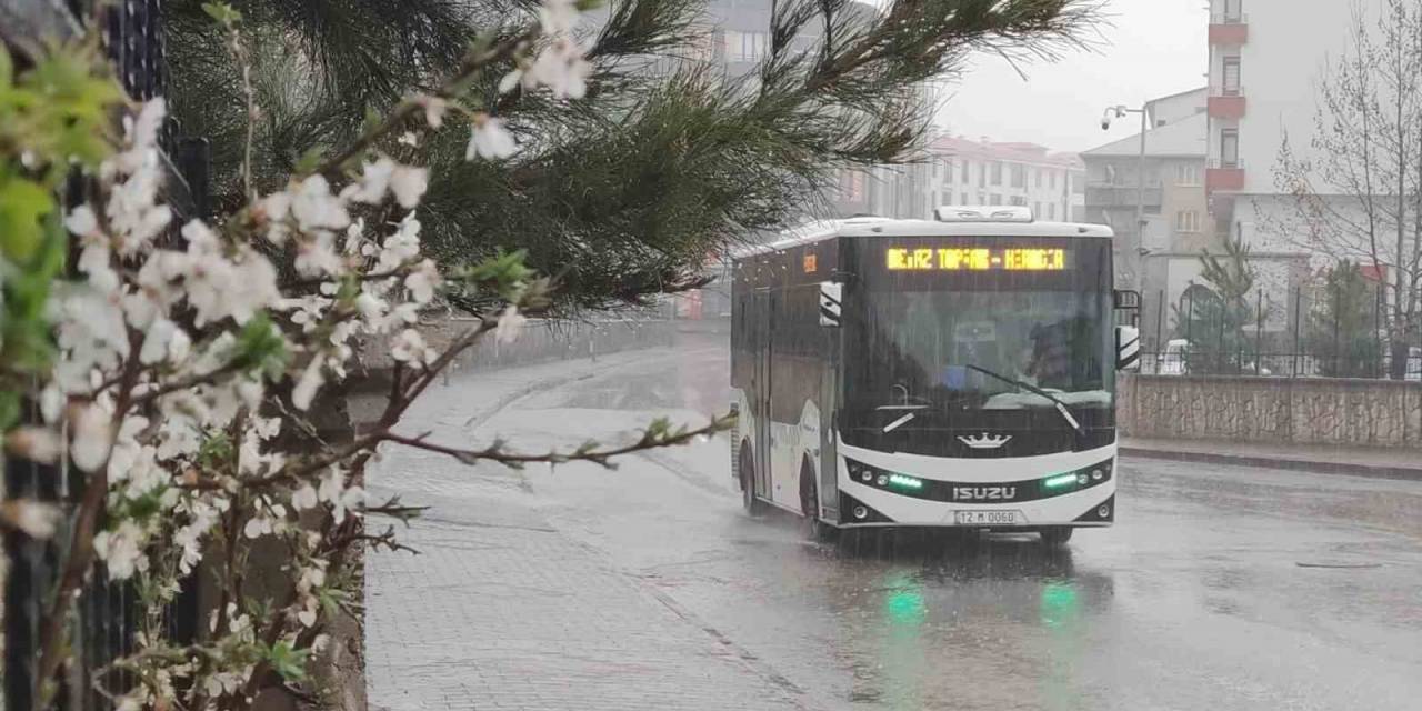 Bingöl’de Kuvvetli Sağanak Yağış Etkili Oldu
