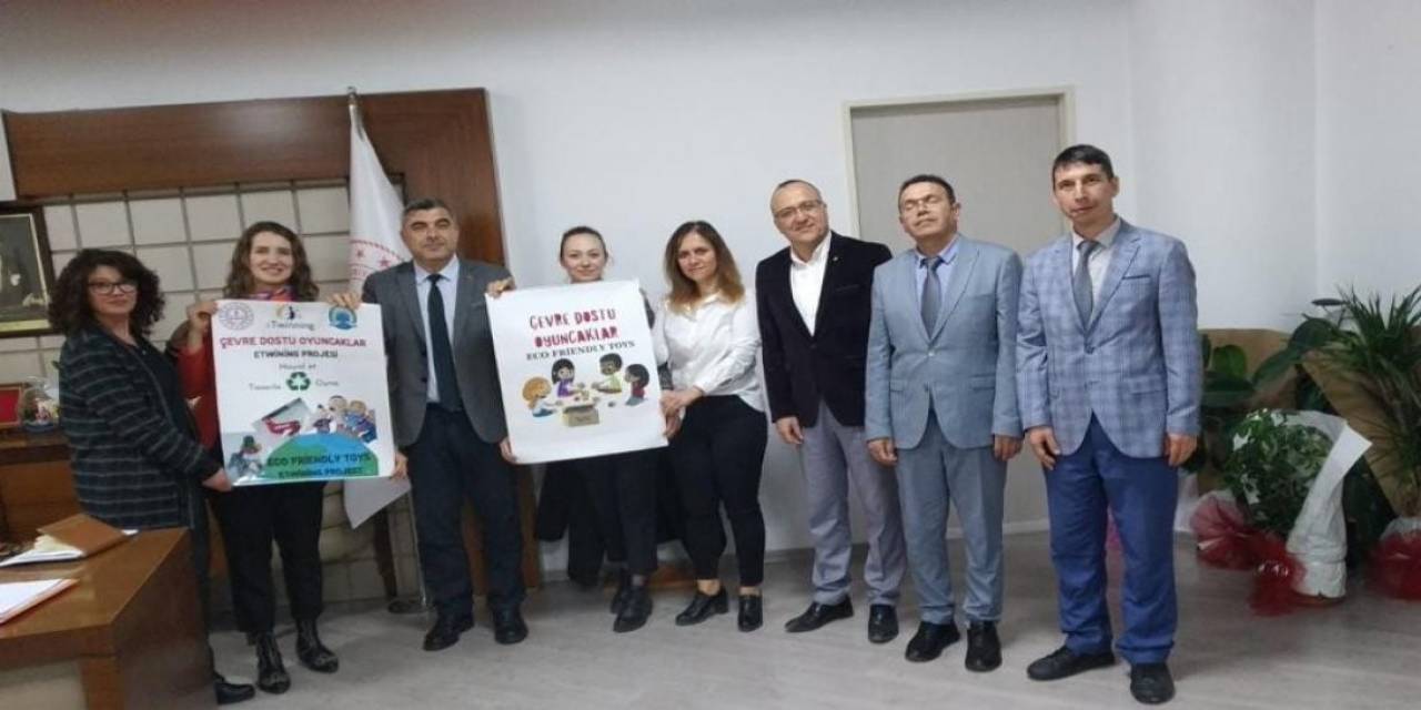 Minikler ’çevre Dostu Oyuncaklar’ İsimli Projelerini Tanıttılar
