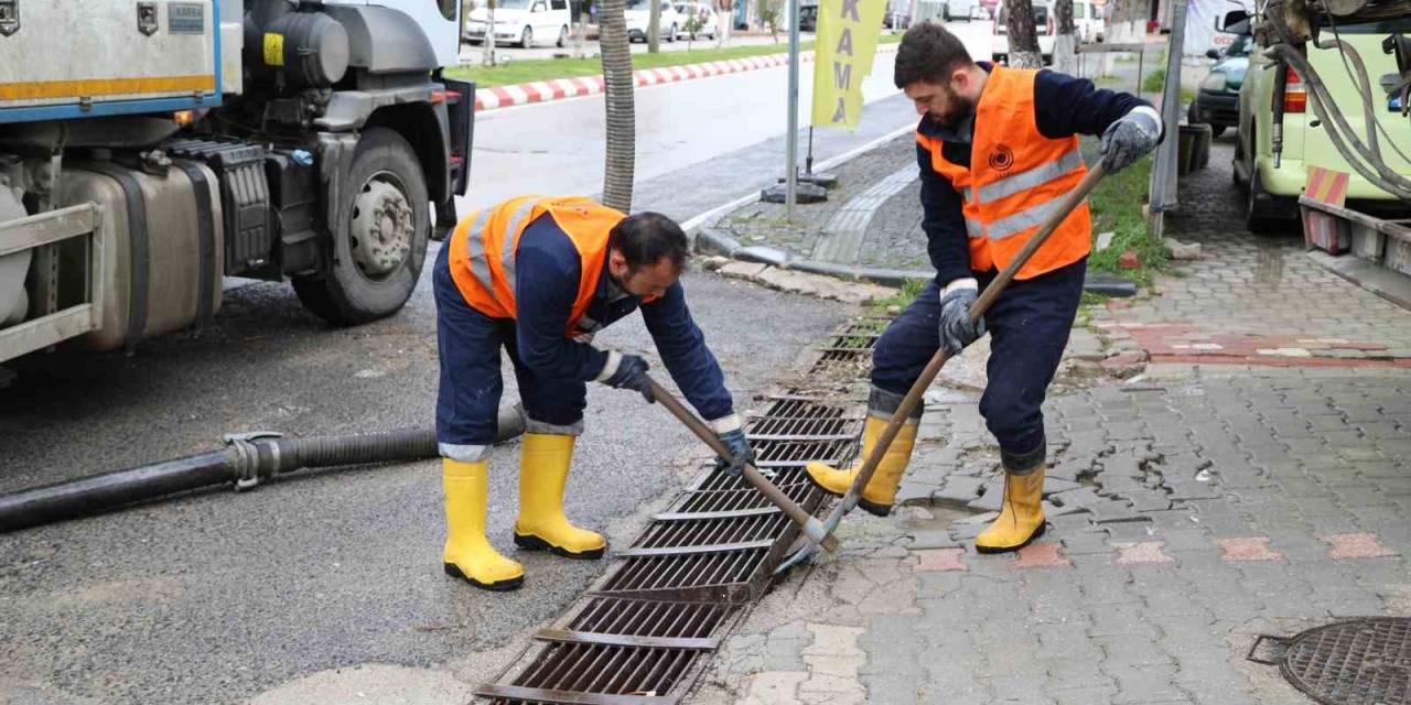 Kavak’ta Mazgal Ve Izgaralar Temizleniyor