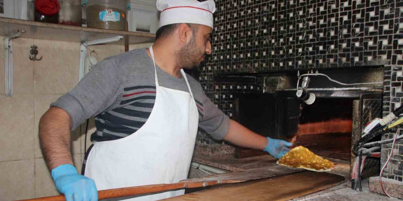 Ustaların 300 Derecelik Fırının Karşısında Oruçla İmtihanı