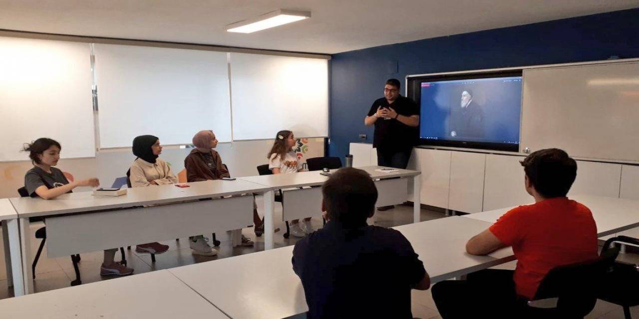 Gençlik Merkezi Öğrencilere Yeni Ufuklar Açıyor