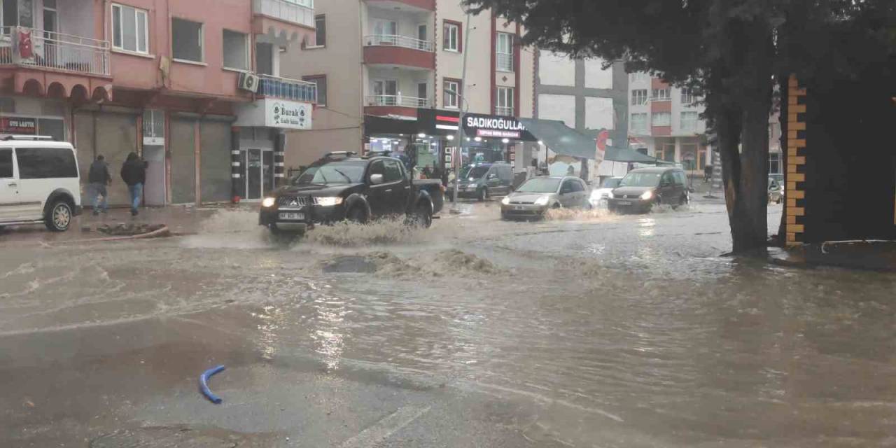 Sağanak Yağış Malatya’da Sokakları Göle Çevirdi