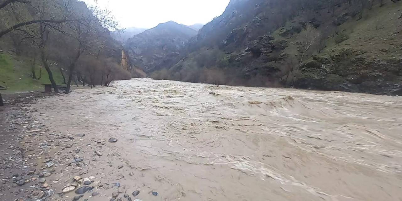 Munzur Ve Pülümür Çayları Taştı, Yetkililer Uyardı