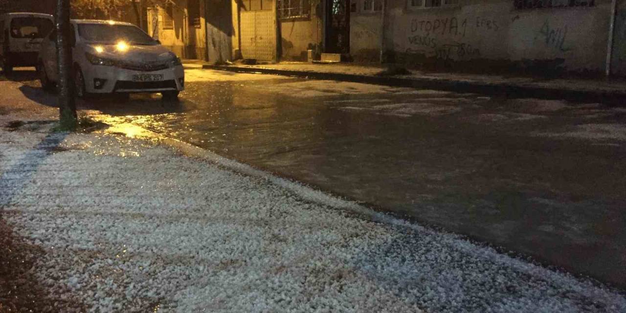 Elazığ’da Dolu Yağışı Etkili Oldu, İş Yerlerini Su Bastı