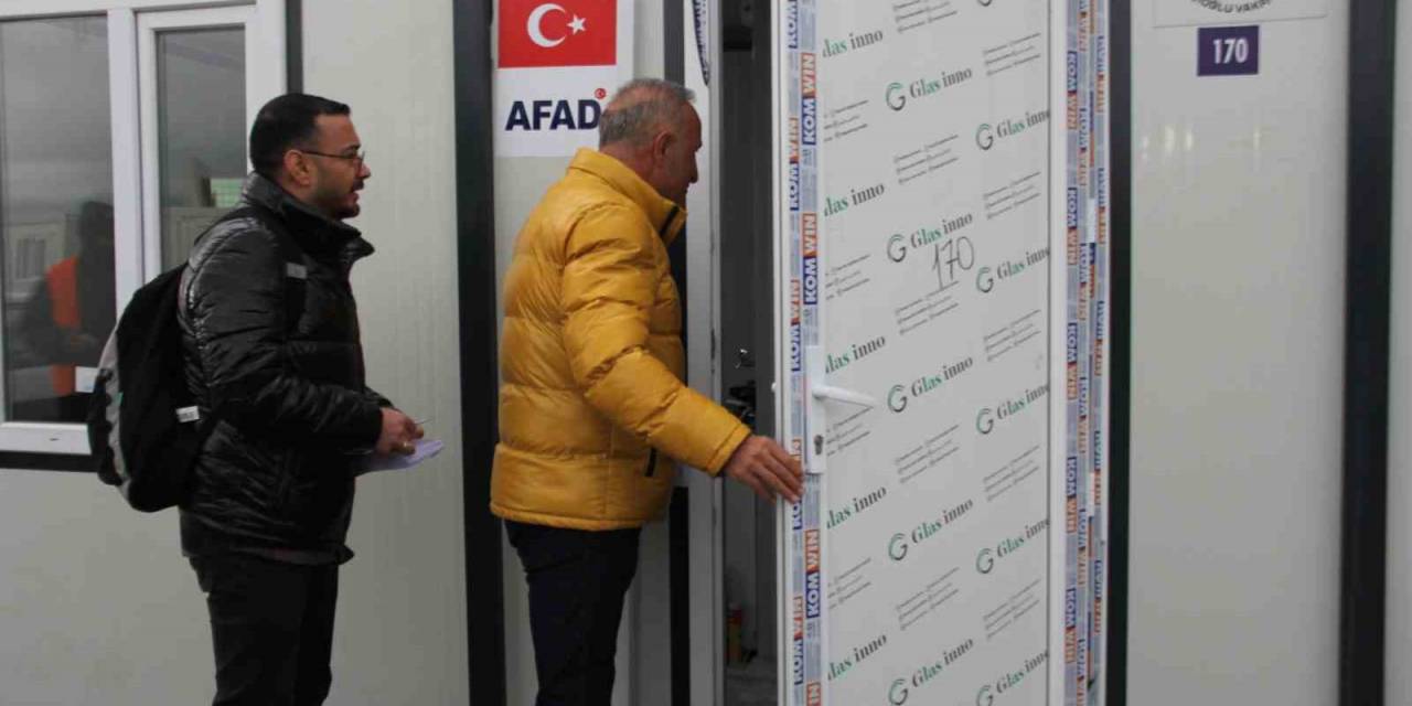 Depremzede Çocuklara Bayram Harçlığı Dağıtıldı