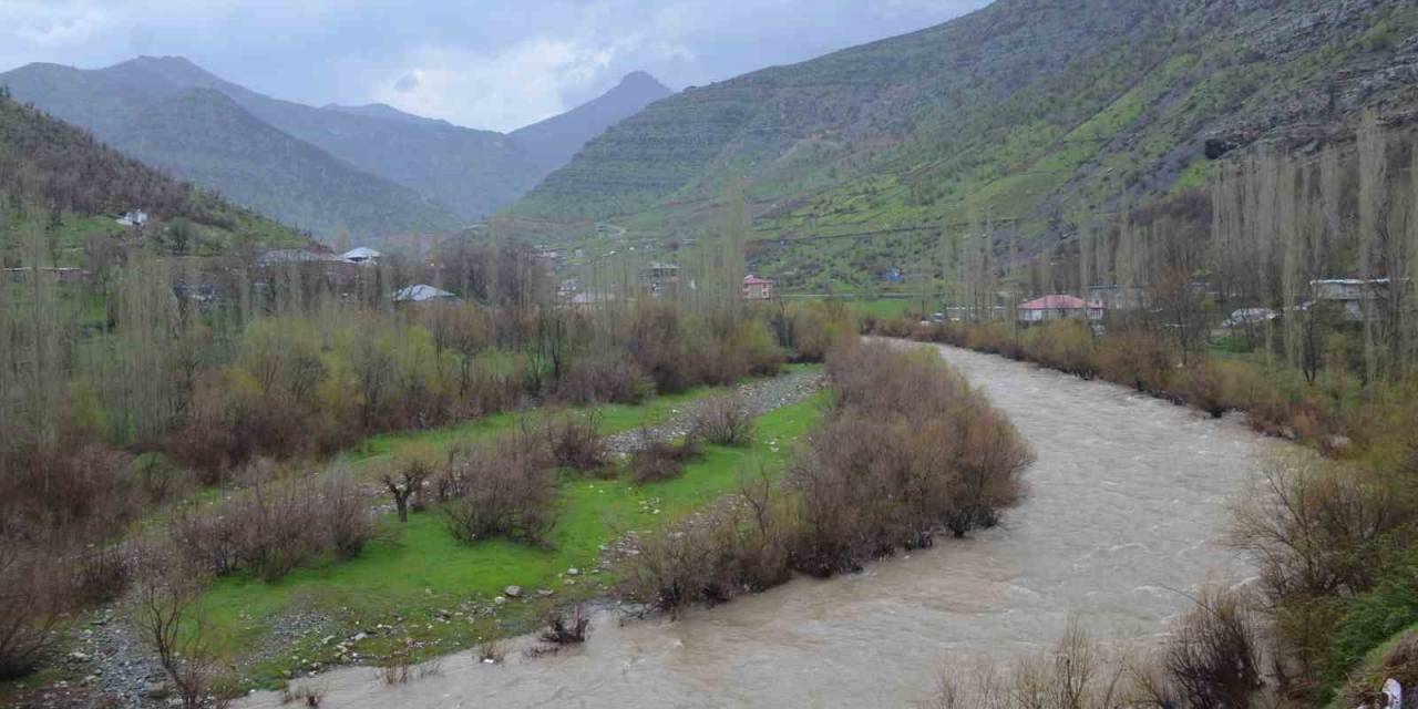 Sağanak Yağışlar Habur Çayı’nın Debisini Yükselti