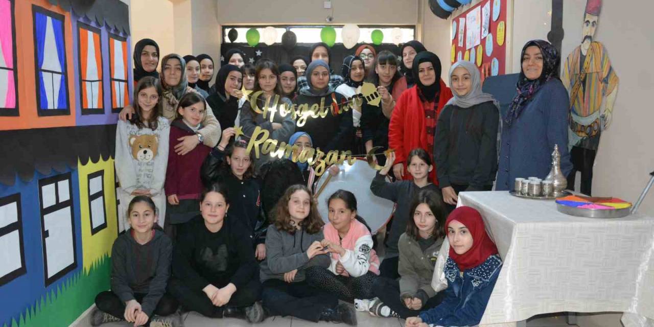 Liseli Öğrenciler Ramazan Geleneğini Canlandırarak Okulda Yaşatıyor