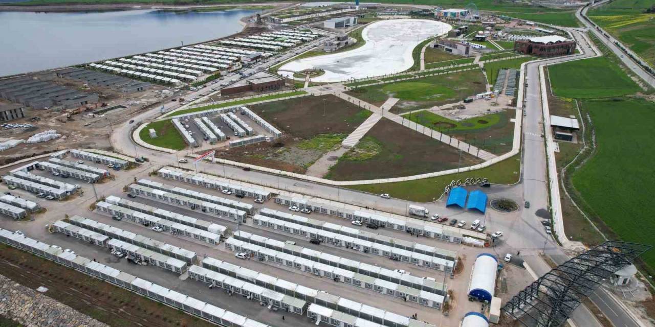Expo Alanı Depremzedelere Yuva Oldu
