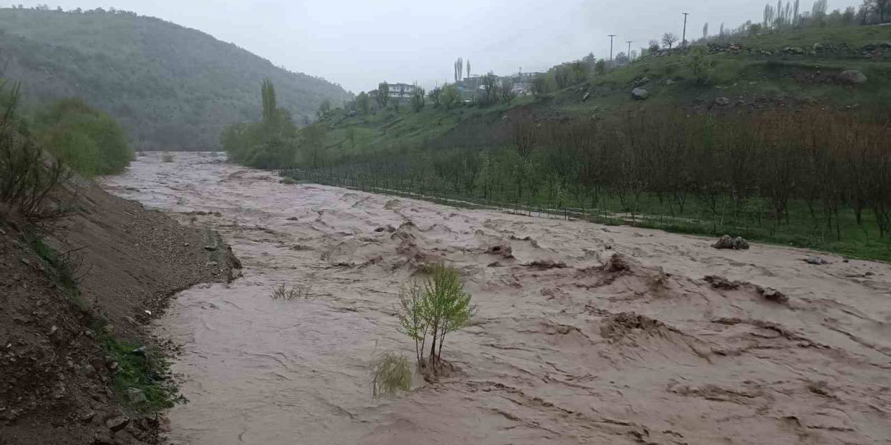 Hezil Çayı Coştu