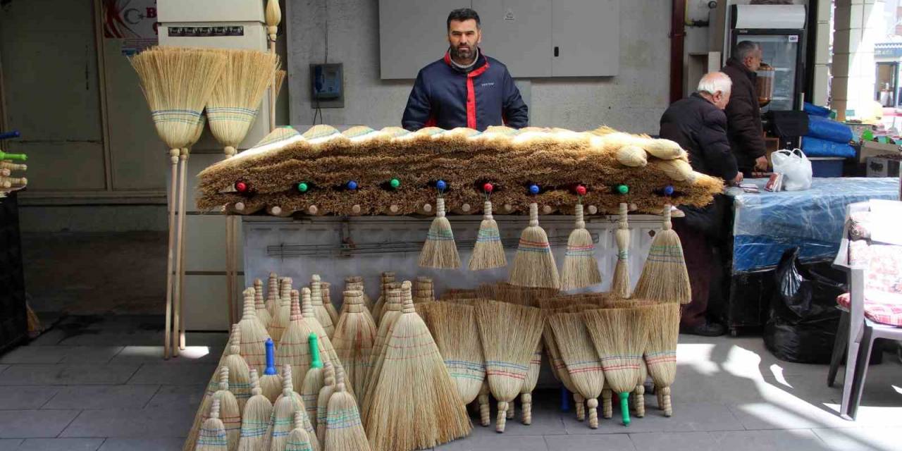 Son Teknoloji Robot Süpürgelerin Asırlık Rakibi Direniyor