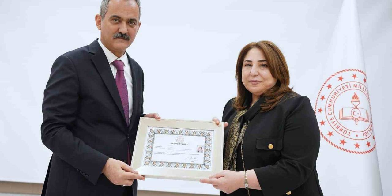 Pervin Töre’ye Bakan Özer’den Başarı Belgesi