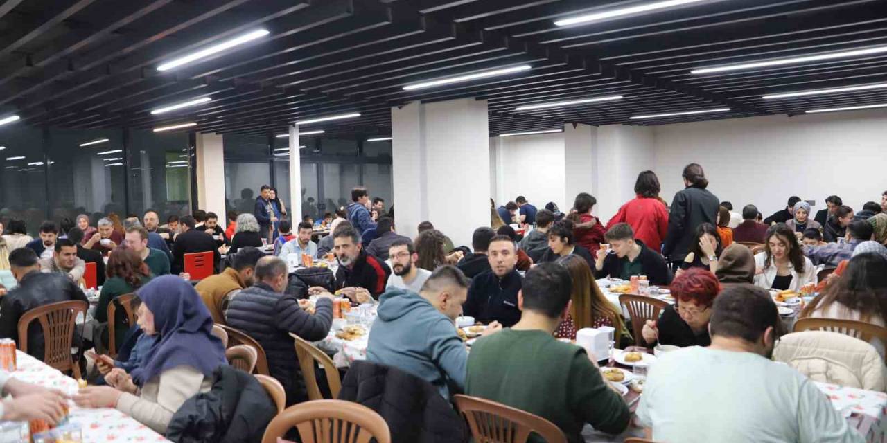 Sivas Bilim Ve Teknoloji Üniversitesi Ailesi İftar Programında Bir Araya Geldi