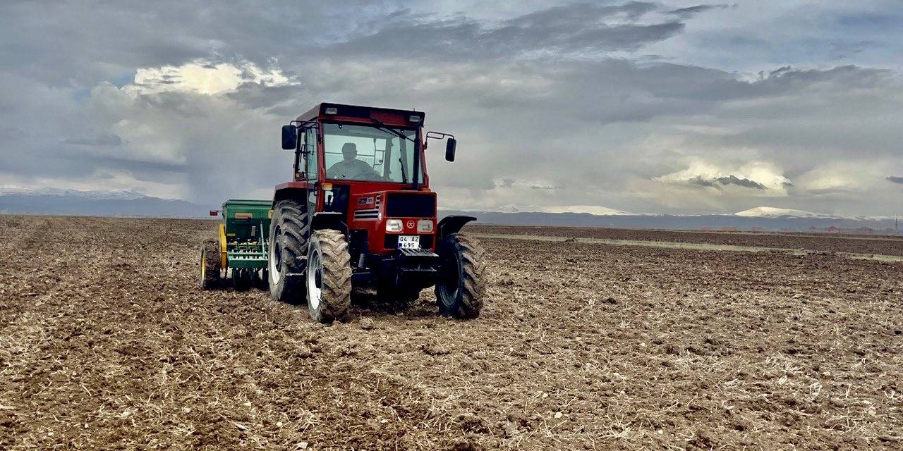 Ağrılı Çiftçiler Kuraklığın Gölgesinde Mesaiye Başladı