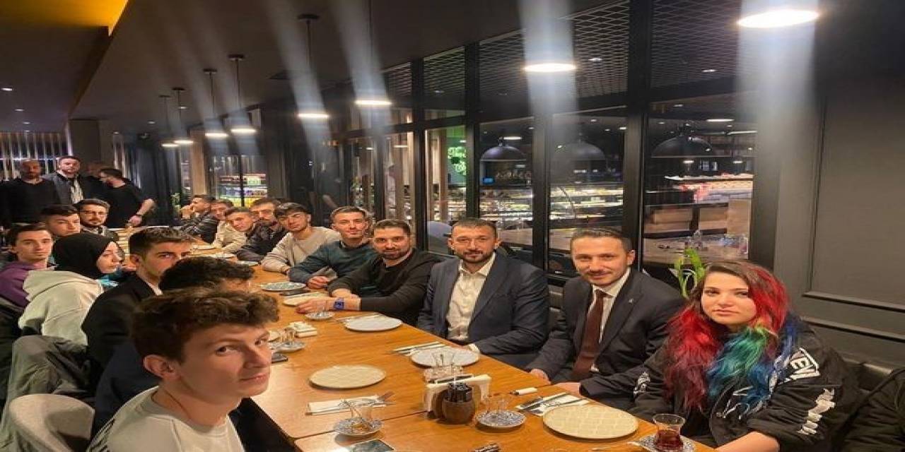 İlk Kez Oy Kullanacak Gençler Sahurda Buluştu