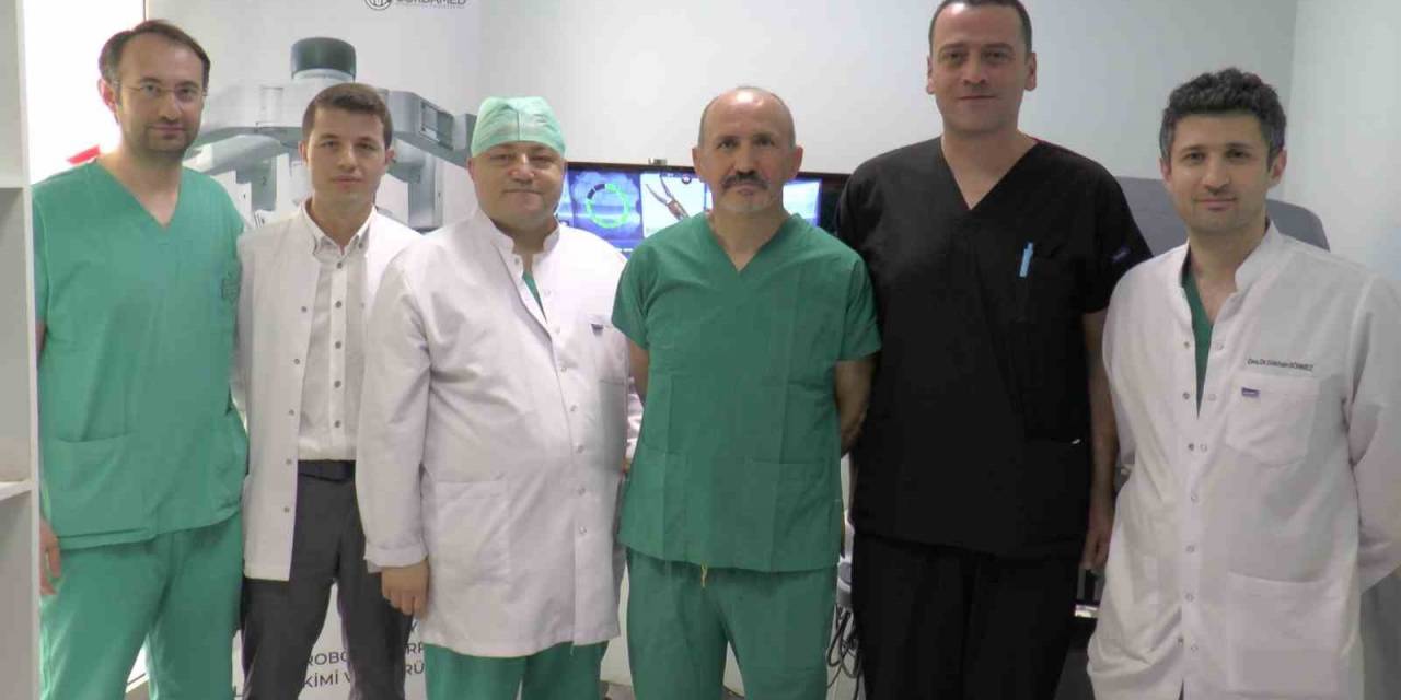 Erü’de Cerrahlara ‘robotik Cerrahi Uygulamaları Simülasyon Eğitimi’ Veriliyor