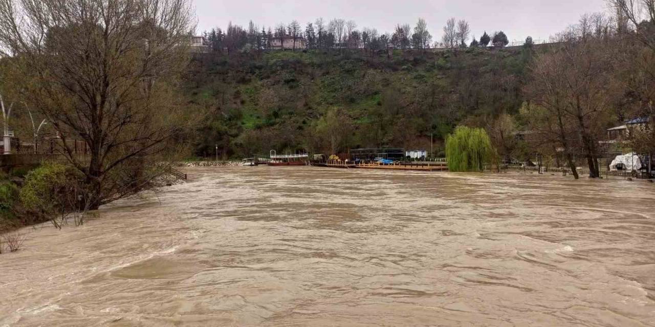 Yağış Nedeniyle Kapanan Tunceli-ovacık Karayolunda Çalışmalar Sürüyor