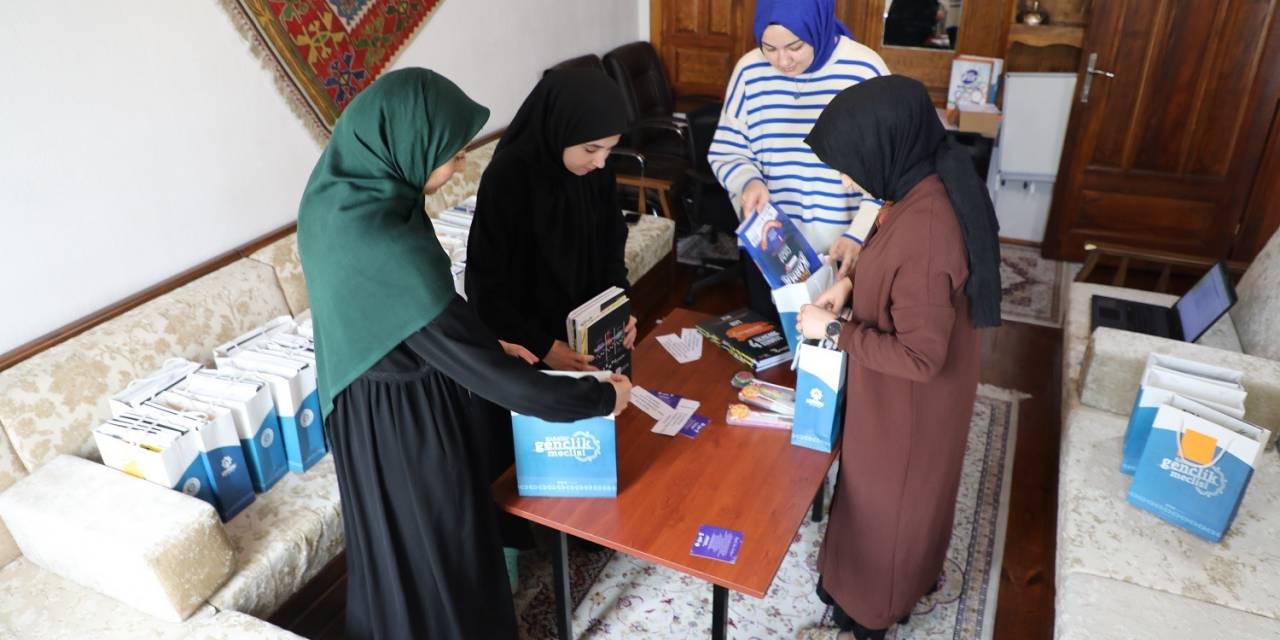 Depremzede Öğrenciler İçin Başlatılan Kitap Kampanyası Devam Ediyor