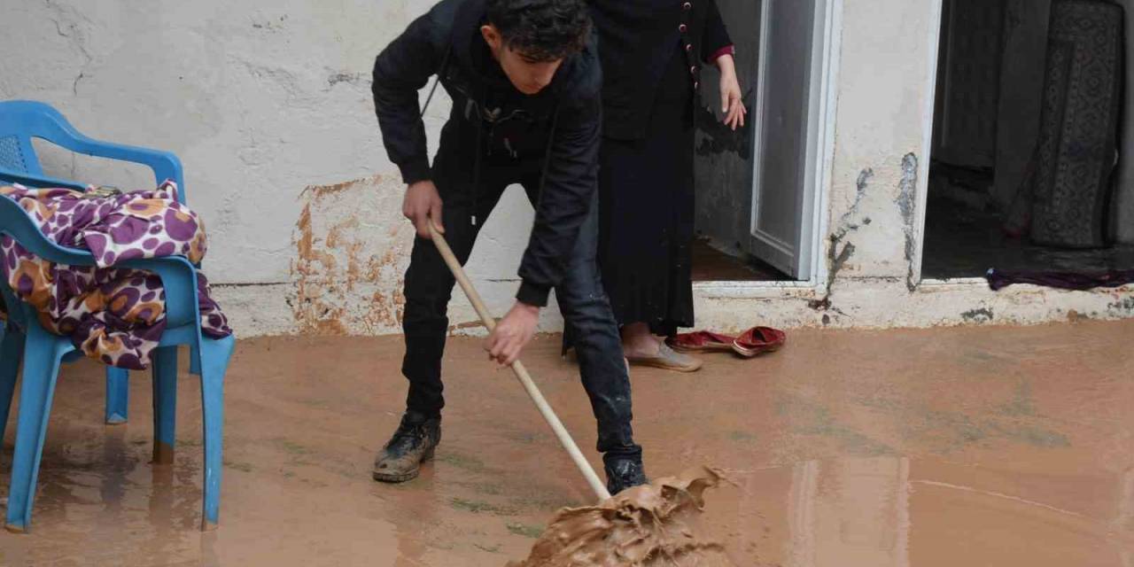 Selden Zarar Gören Ailelere Kızılay’dan Yardım