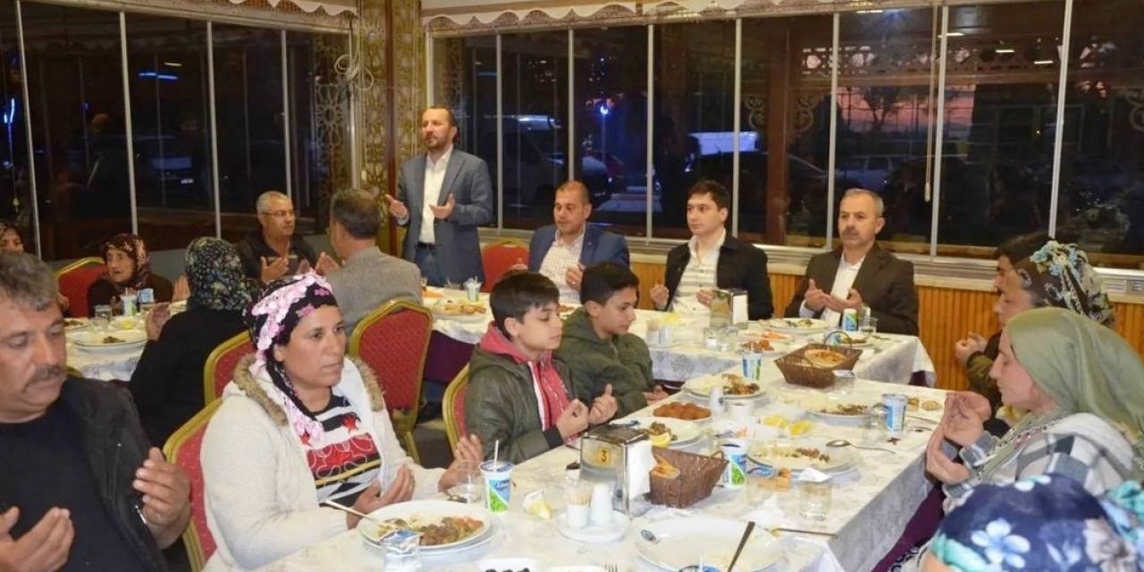 Simav’da Romanlar İftarda Bir Araya Geldi