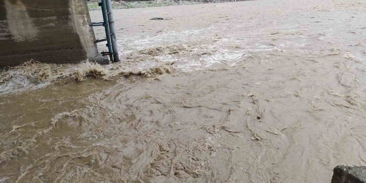 Batman’da Şiddetli Yağış Sel Ve Heyelana Neden Oldu