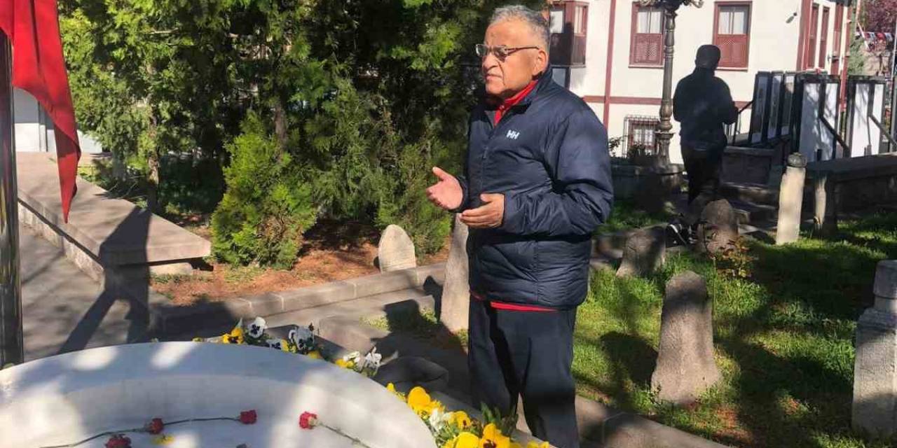 Başkan Büyükkılıç’tan Yazıcıoğlu Ve Pakdil’in Kabirlerine Ziyaret