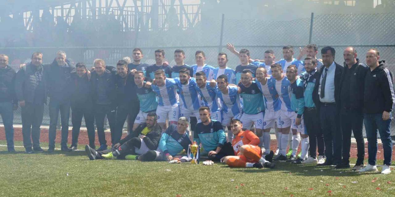 Tavşanlı’da Çobanköyspor Şampiyonluk Kupasını Aldı