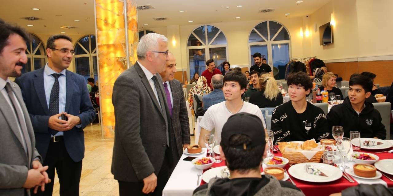 Esogü Tömer’den Yabancı Uyruklu Öğrencilere İftar