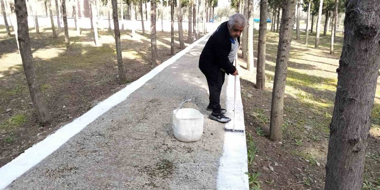 Ramazan Bayramı Öncesi Mezarlıklarda Temizlik Ve Bakım Çalışması