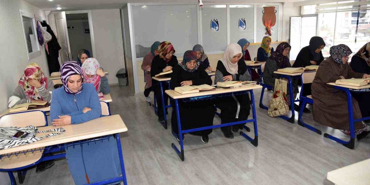 Yenimahalle Lokali’nde Kur’an-ı Kerim Kursuna Yoğun İlgi