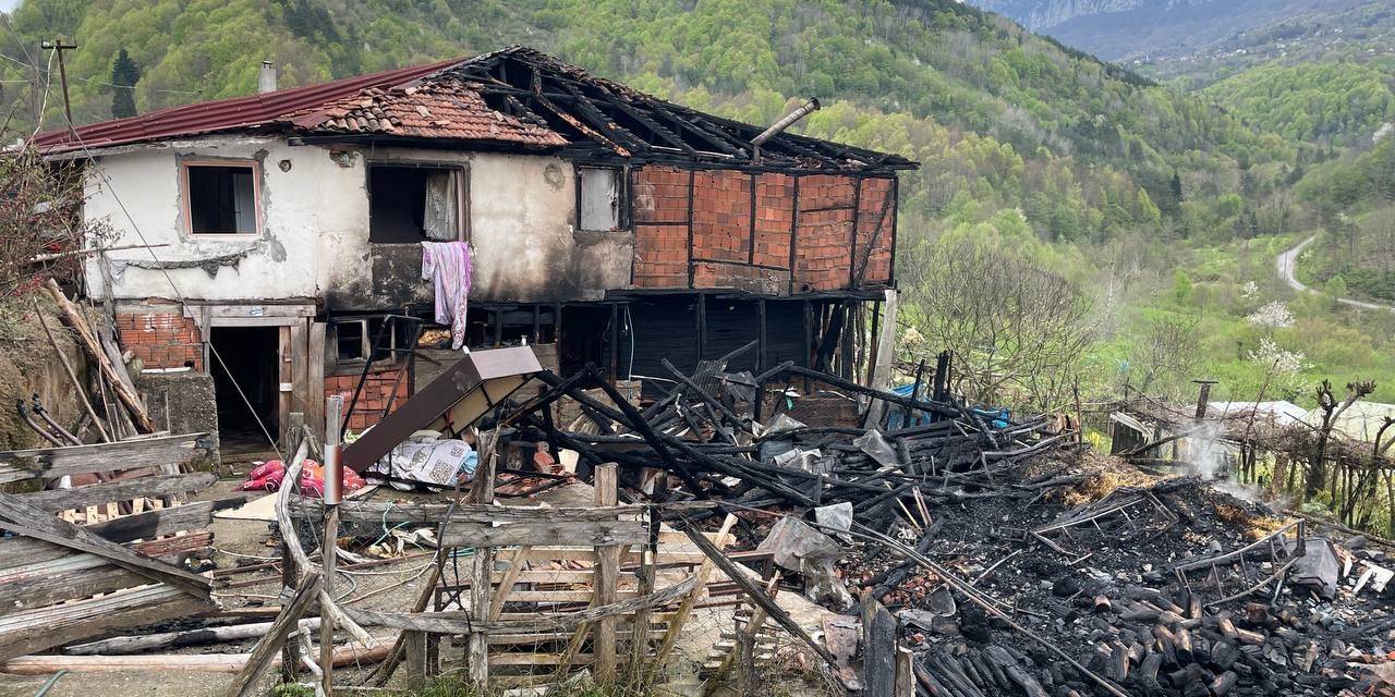 3 Evin Küle Döndüğü Yangında Kundaklama Şüphesi Gözaltına Alındı