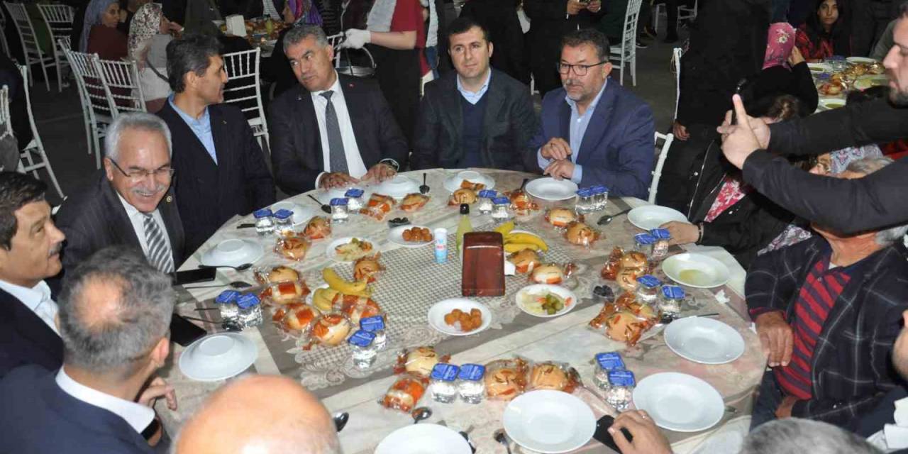 Ak Parti’nin İftar Sofrası Binlerce Kişiyi Ağırladı