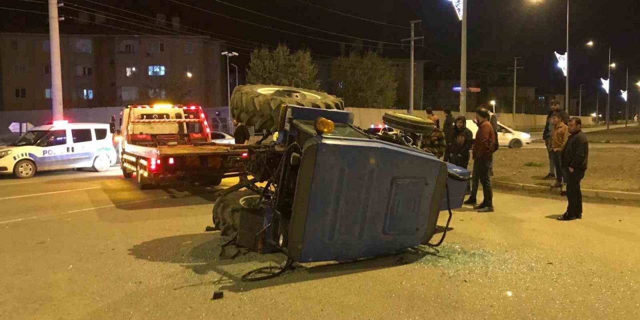 Iğdır’da Otomobil Traktöre Çarptı: 6 Yaralı