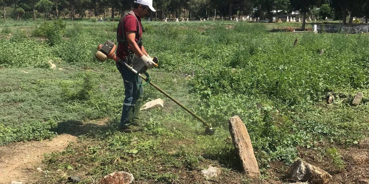 Koçarlı’da Mezarlık Ve Camiler Bayrama Hazırlanıyor