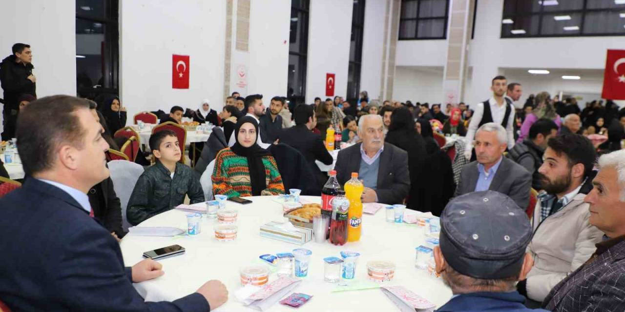 Hakkari’de Şehit Aileleri Ve Gaziler İçin İftar Yemeği Verildi