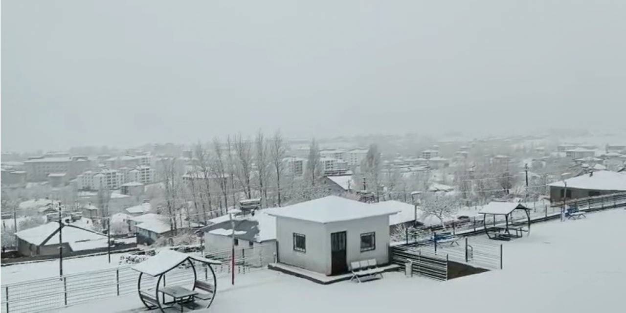 Karlıova Beyaza Büründü