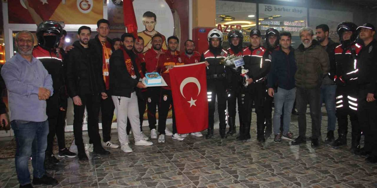 Kilis’te Kavga İhbarına Giden Polislere Sürpriz Kutlama