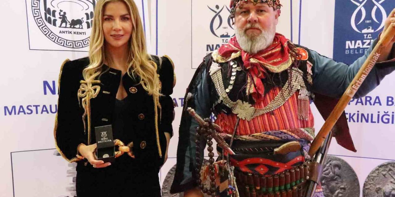 Ünlü Moda Tasarımcısı Sert, Emıtt Fuarı’ndaki Nazilli Standına Hayran Kaldı