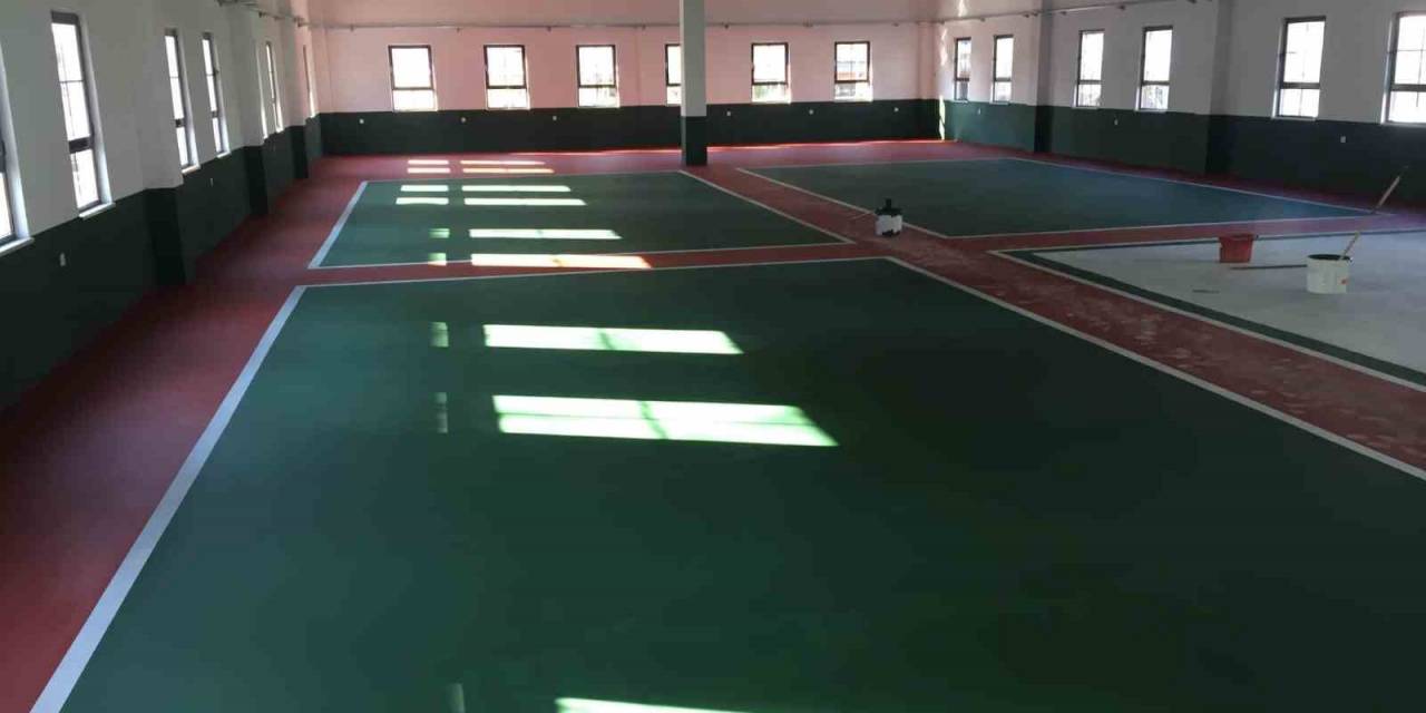 Kapalı Spor Salonunda Yenileme Çalışmaları Yapıldı