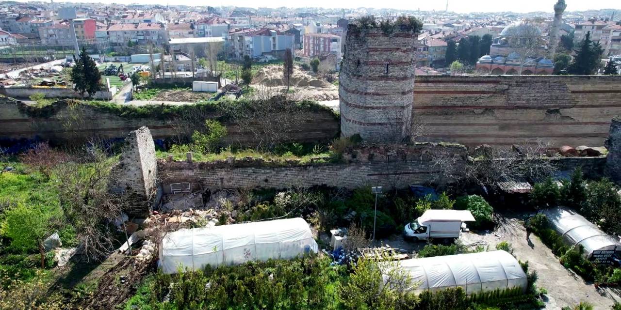 Silivrikapı’da Bulunan Surlarının Yıkılan Bölümü Havadan Görüntülendi