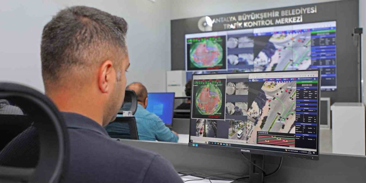 Büyükşehir Kavşakları Trafik Kontrol Merkezi’nden İzleyecek