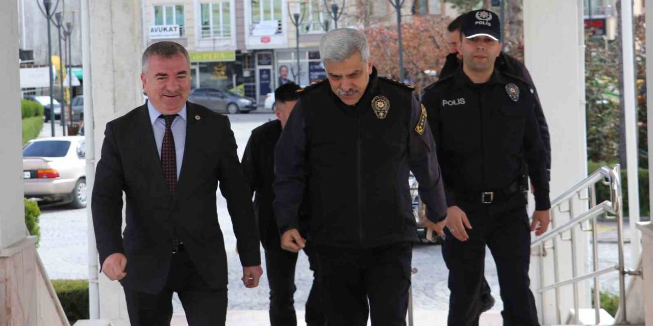 Özdemir: "gecesini Gündüzüne Katan Polisimize Başarılar Diliyorum"