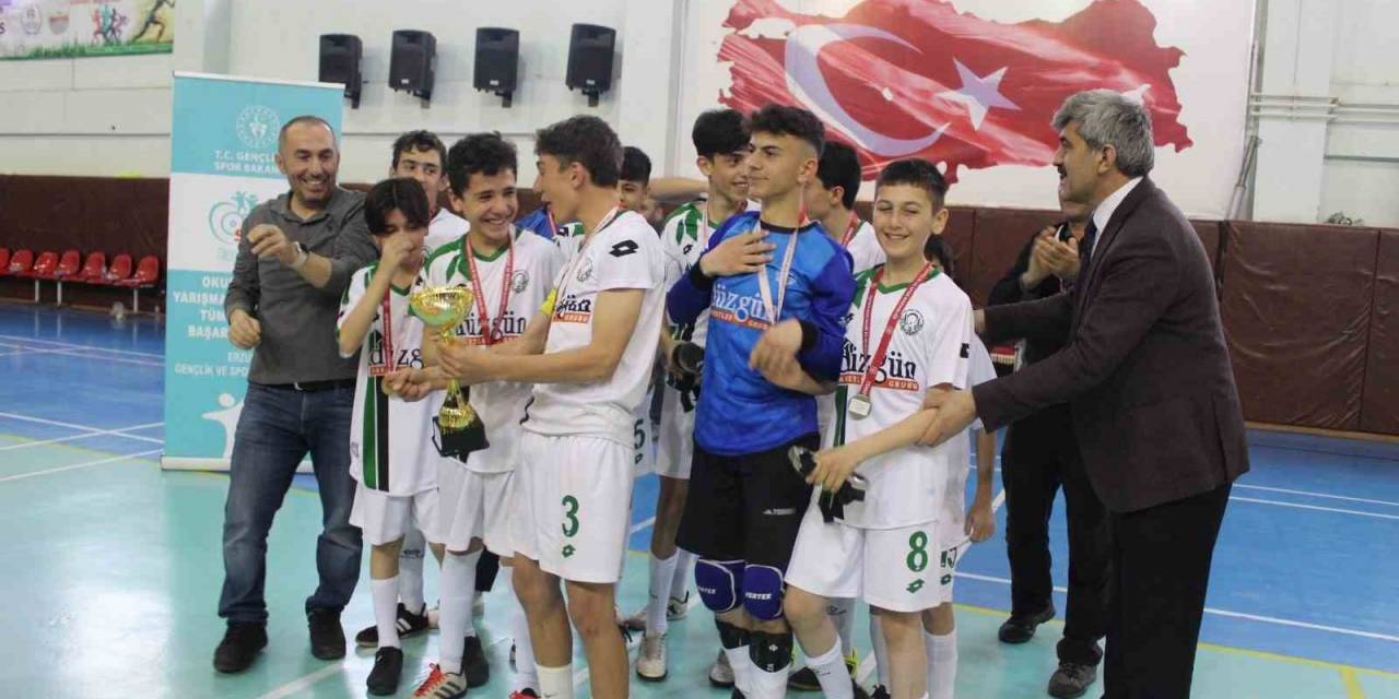 Bu Çocukların İki Yıldır Bileği Bükülmüyor