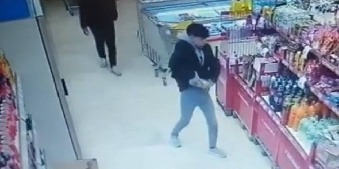 Tereyağı Ve Saç Düzleştirici Çalan Hırsızlar Güvenlik Kamerasında