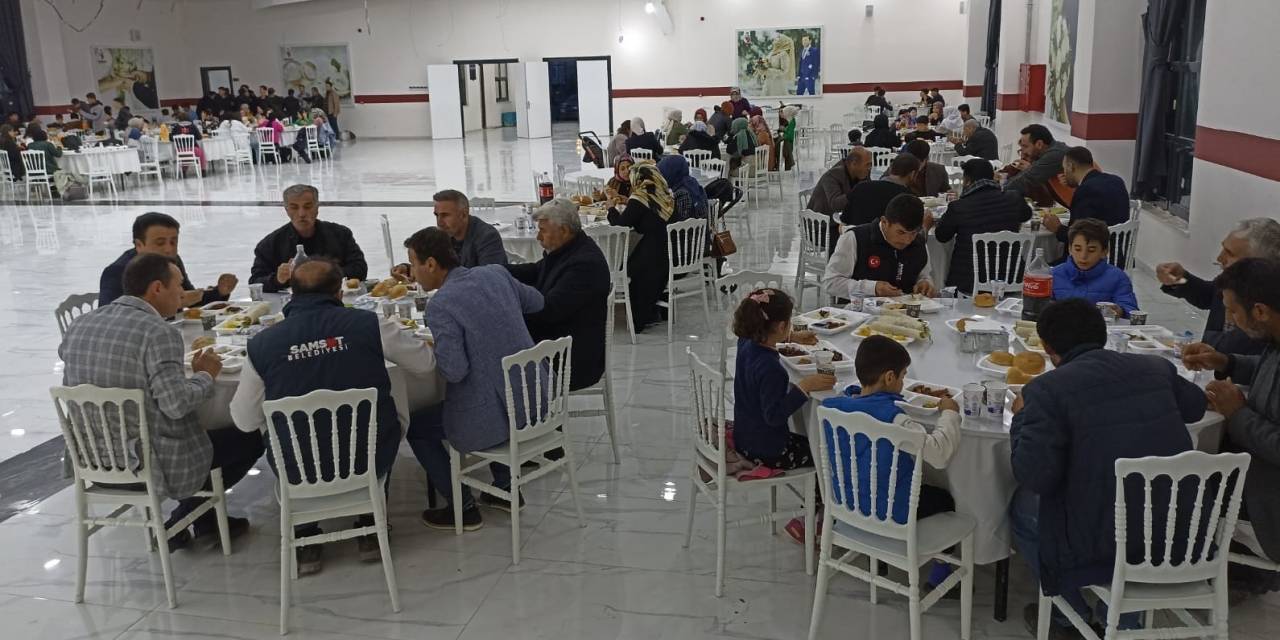 Depremde Ölen Öğretmenleri İçin İftar Programı Düzenlediler