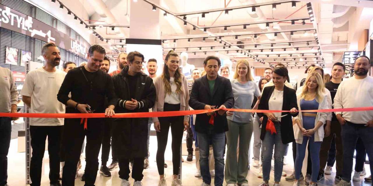 Hummel, Dna Konseptli Yeni Mağazasını Açtı