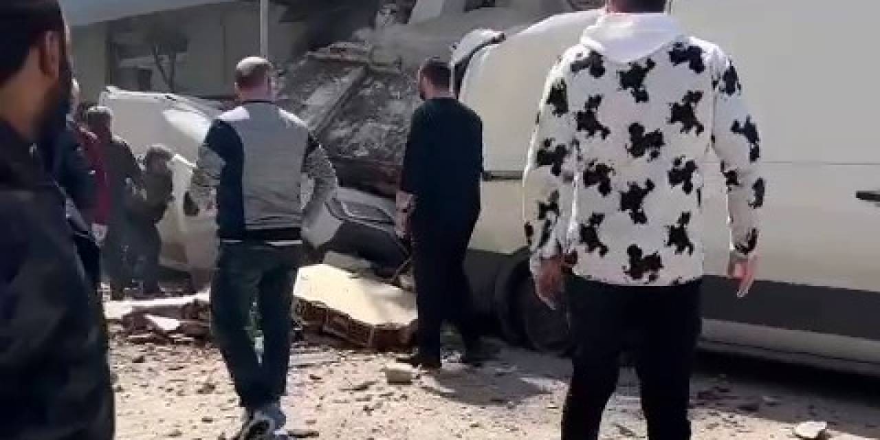 Güngören’de Metruk Bina Çöktü, 1 Bir Kişi Yaralı Olarak Kurtarıldı