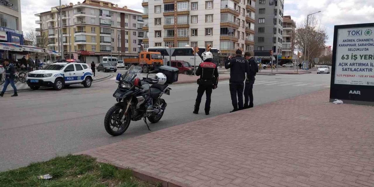 Caddede Yürürken Silahla Vuruldu
